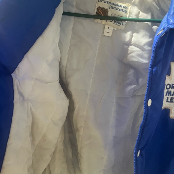 Vintage (~1980) Toronto Maple leafs Bomber Jacket - Picture 11 of 13